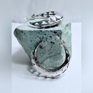 Silpada Rare HTF Hammered Sterling Silver Crescent PARAGON Hoop Earrings - Posts